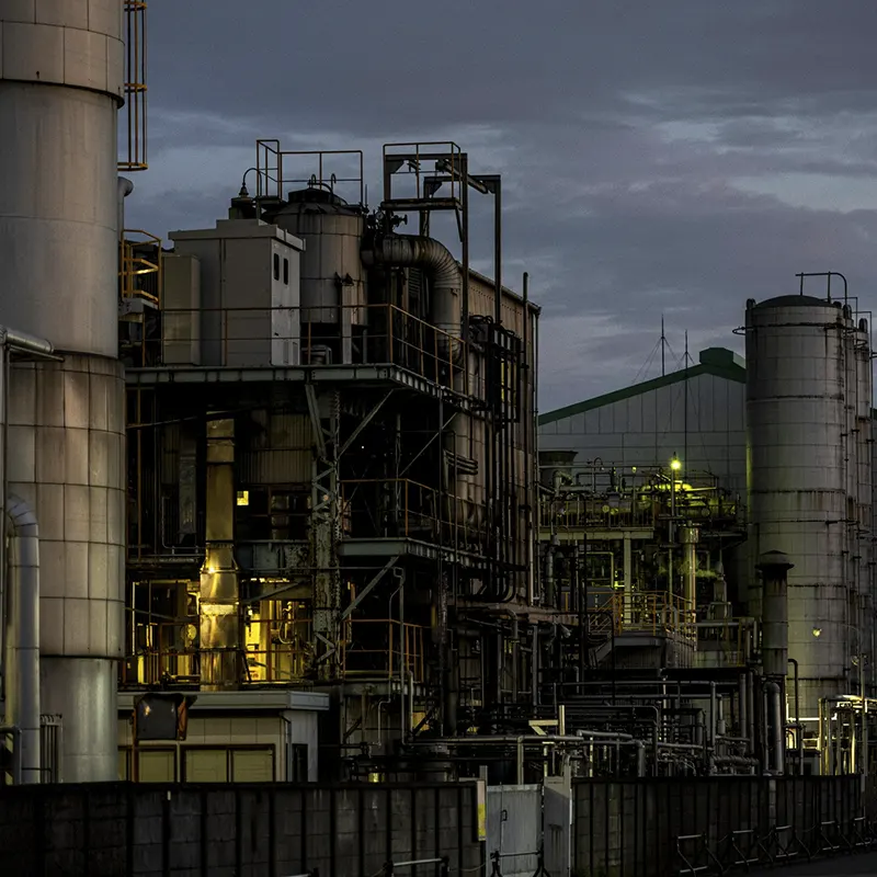 Especialistas da Hazards Consultancy realizando consultoria técnica de segurança de processos em planta industrial.